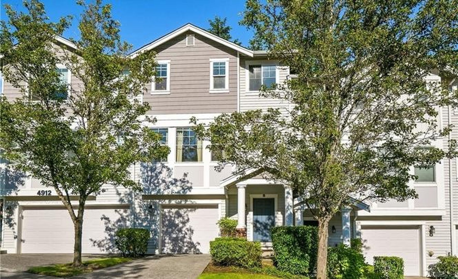 Renton House: 4912 Lake Pl S