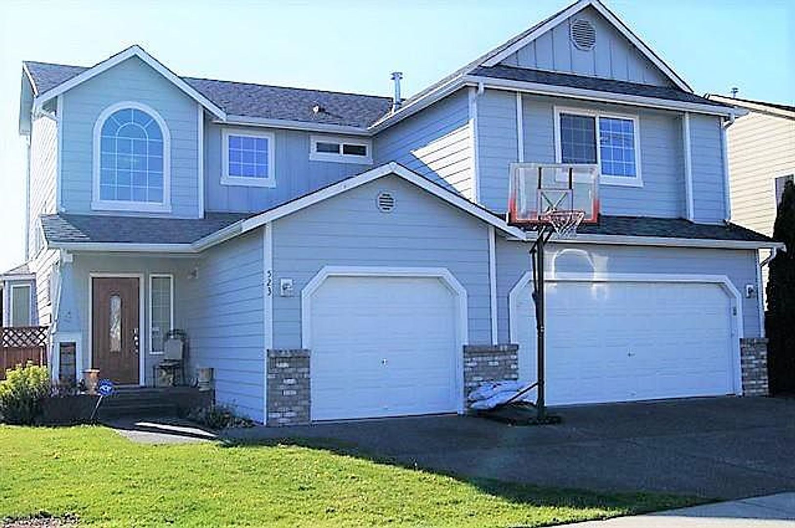 Renton House: 523 Rosario Pl NE