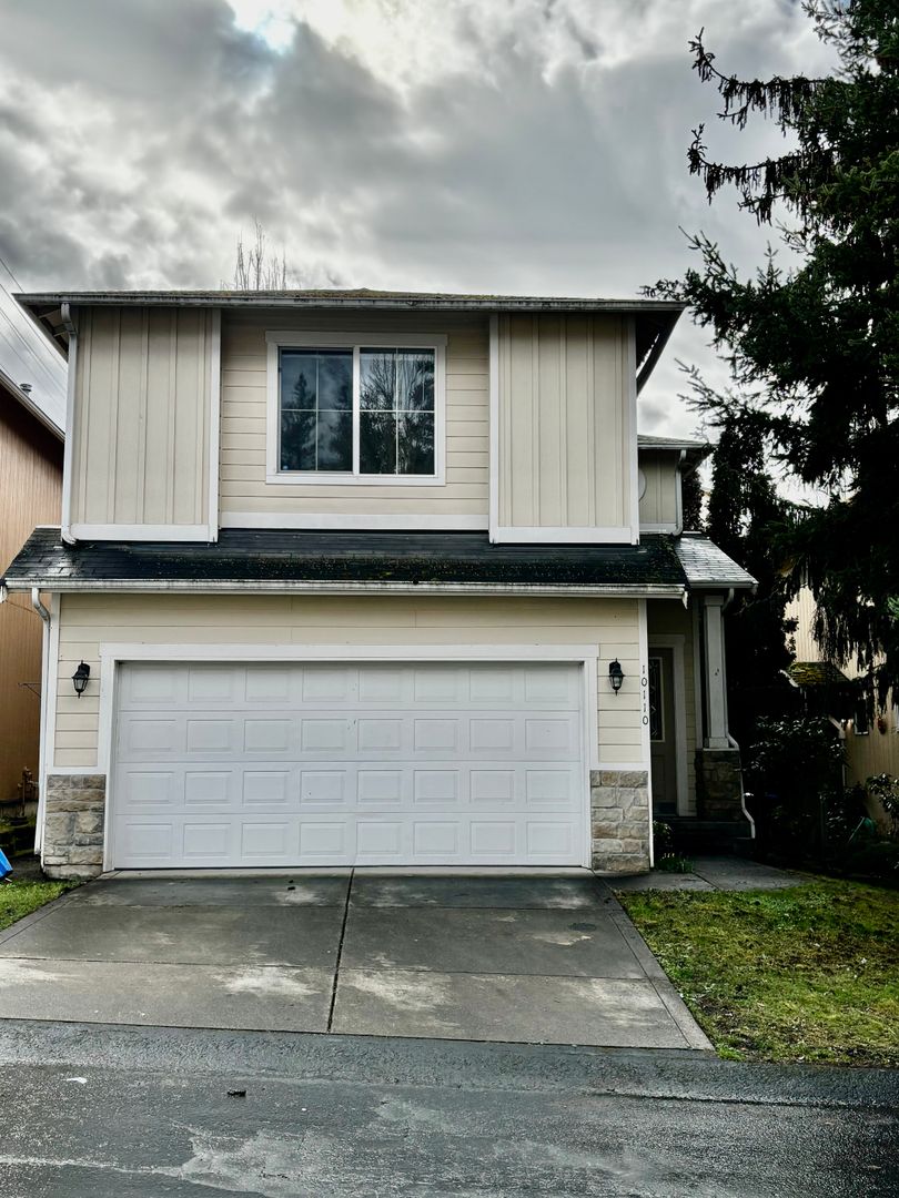 Puyallup House: 10110 184th St E