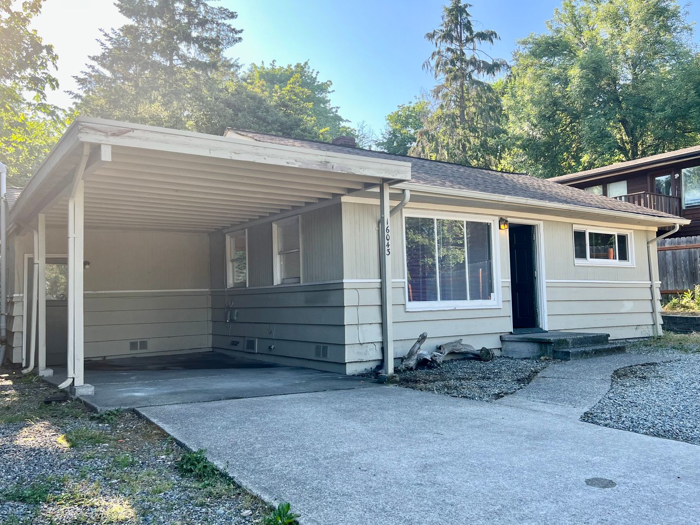 Burien House: 16043 Sylvester Rd SW