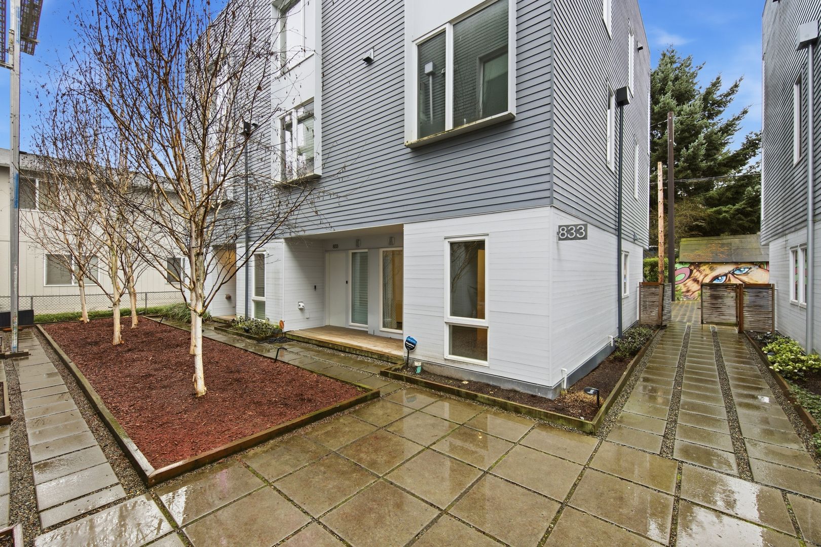 Seattle Townhome: 833 S Cloverdale St #A