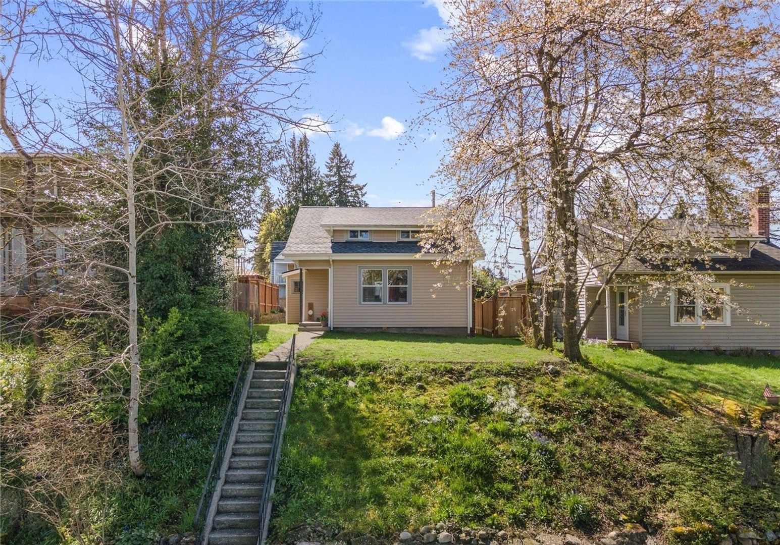 Tacoma House: 3712 S 10th St