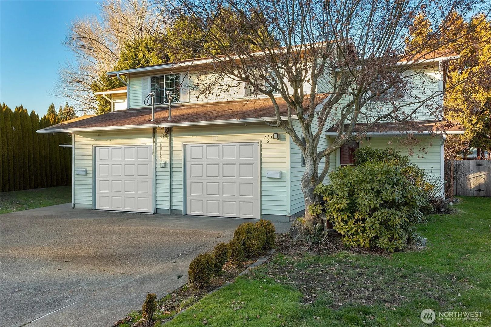 Puyallup Townhome: 713 8th Avenue Pl NW