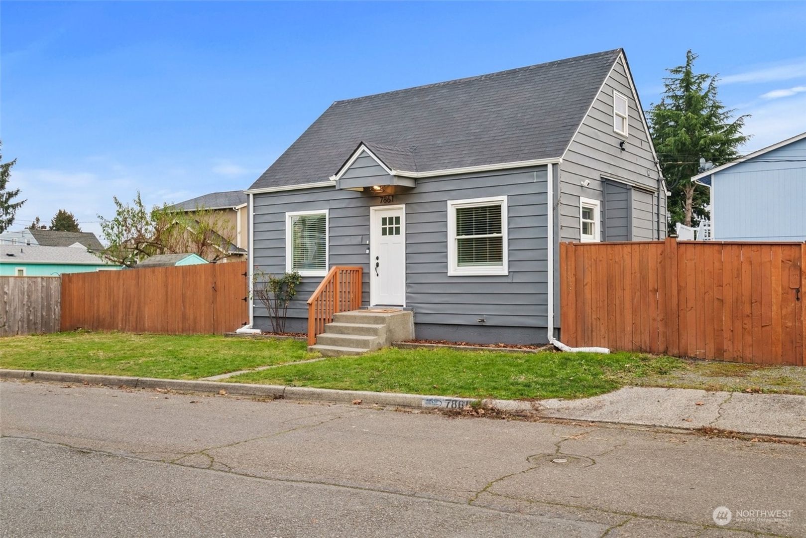 Tacoma House: 7861 S D St