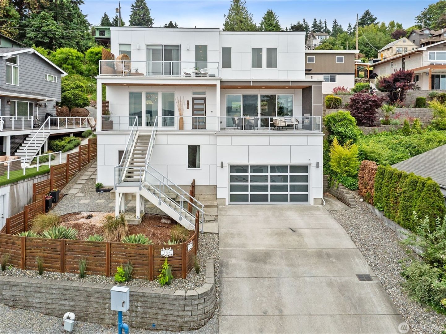 Tacoma House: 6720 Soundview DR NE