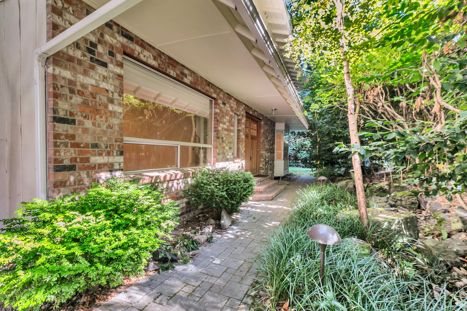Mercer Island House: 9920 SE 40TH ST