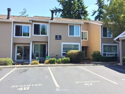Practical 3 bedroom Des Moines Condo – photo 1