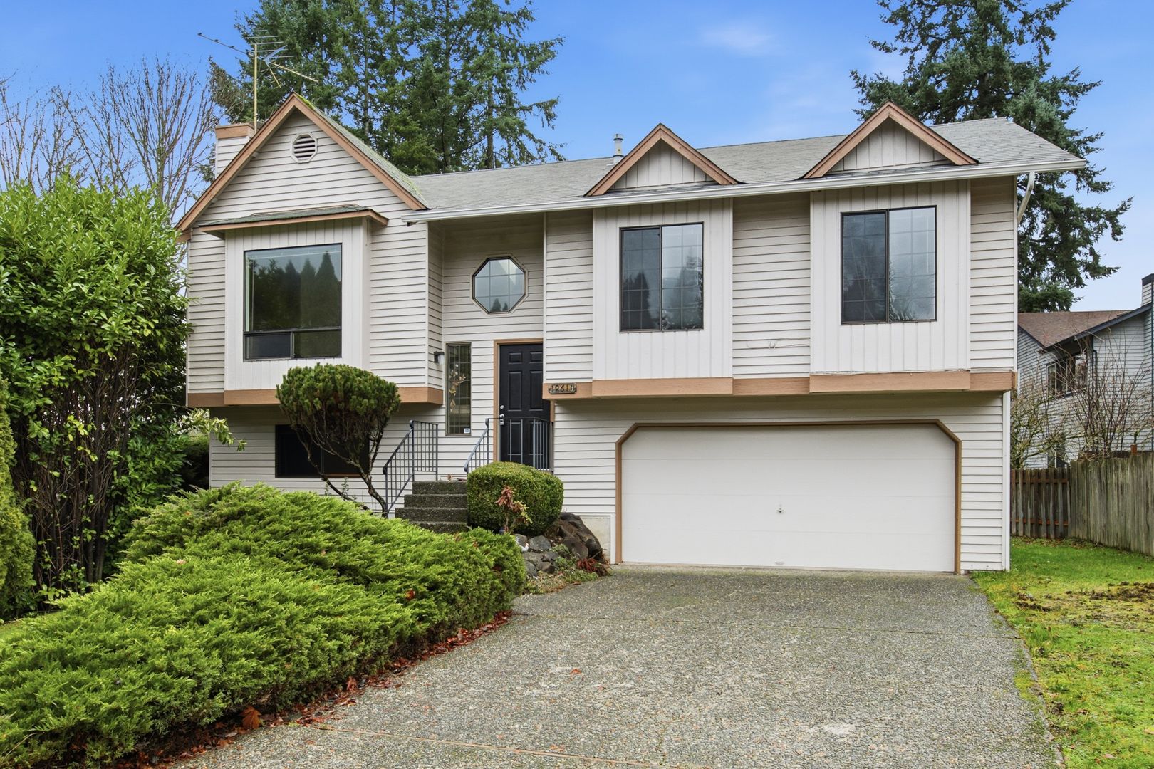 Renton House: 19613 138th Ave SE