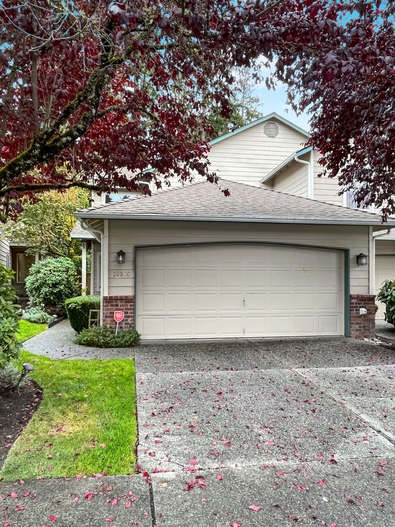 Bothell House: 18819 20th Dr SE