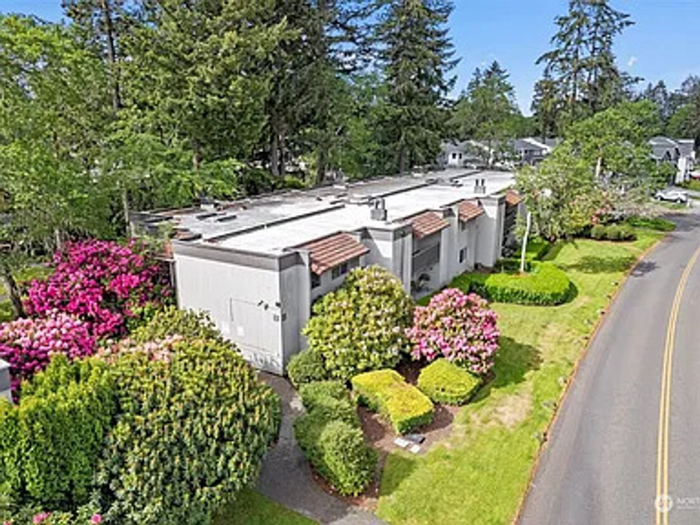 Lakewood House: 7501 Ruby Dr SW Unit I-101