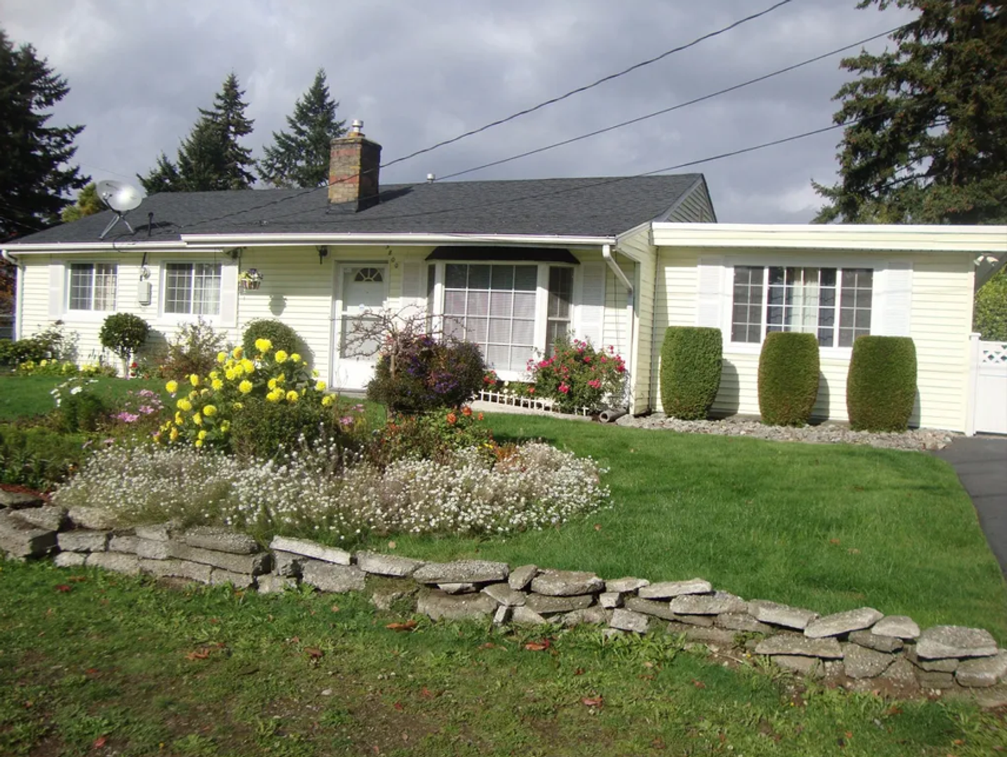 Renton House: 3800 NE 7th St