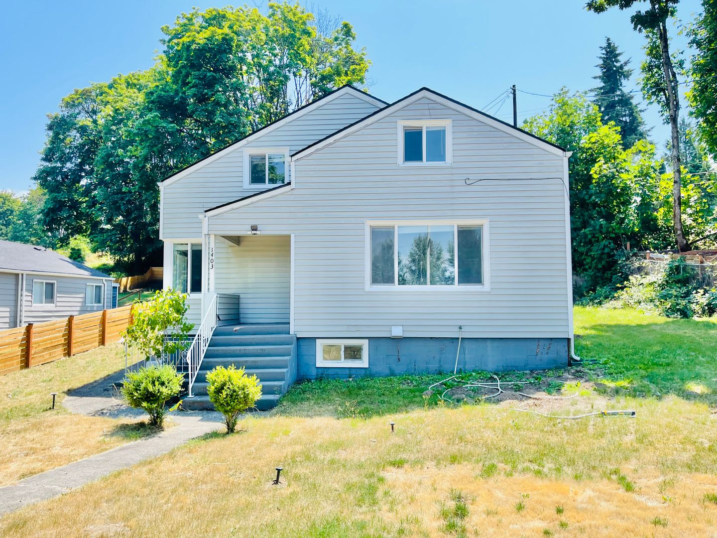 Seattle House: 1403 S 99th St