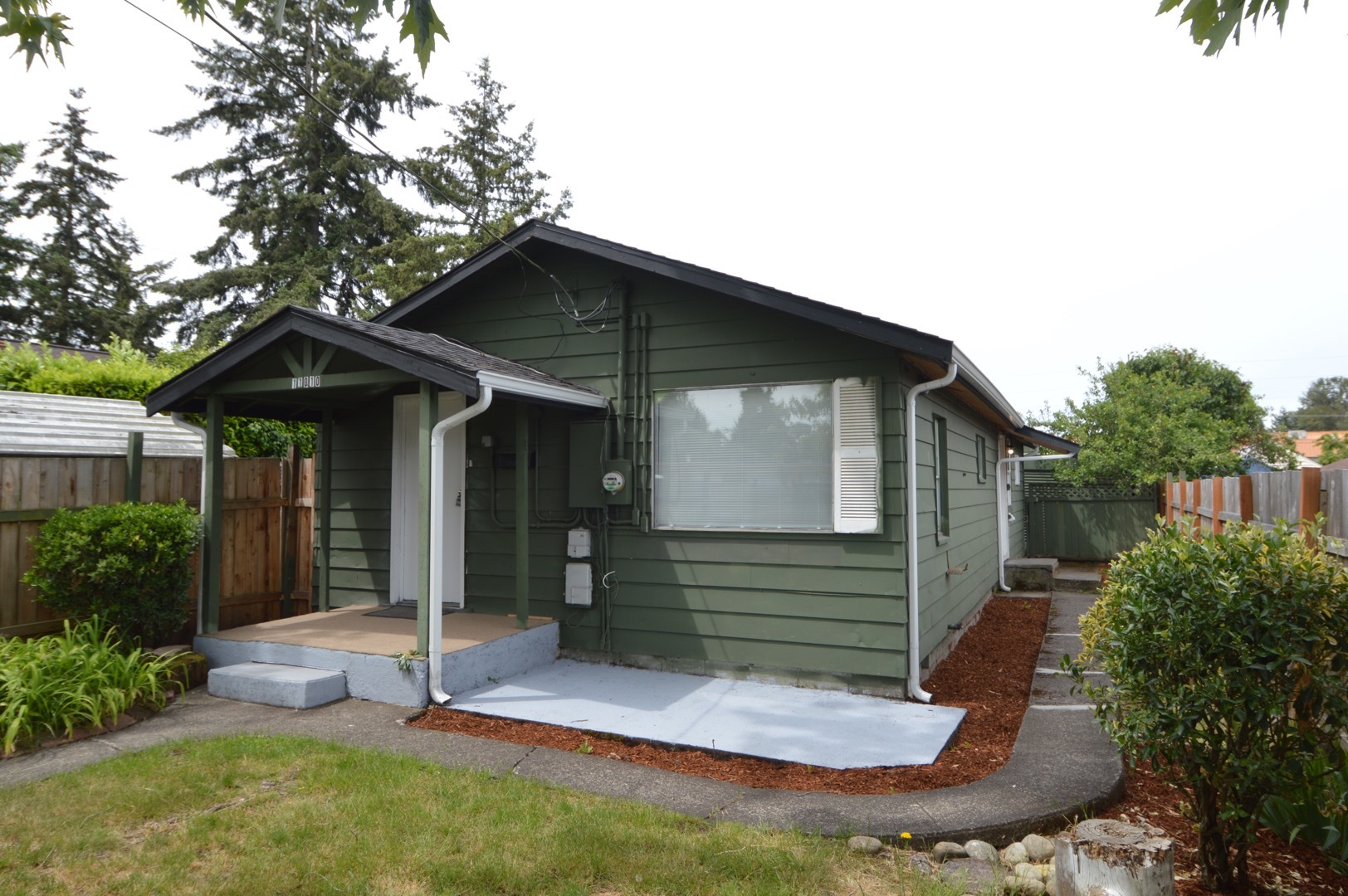 Lakewood House: 11010 Addison St SW