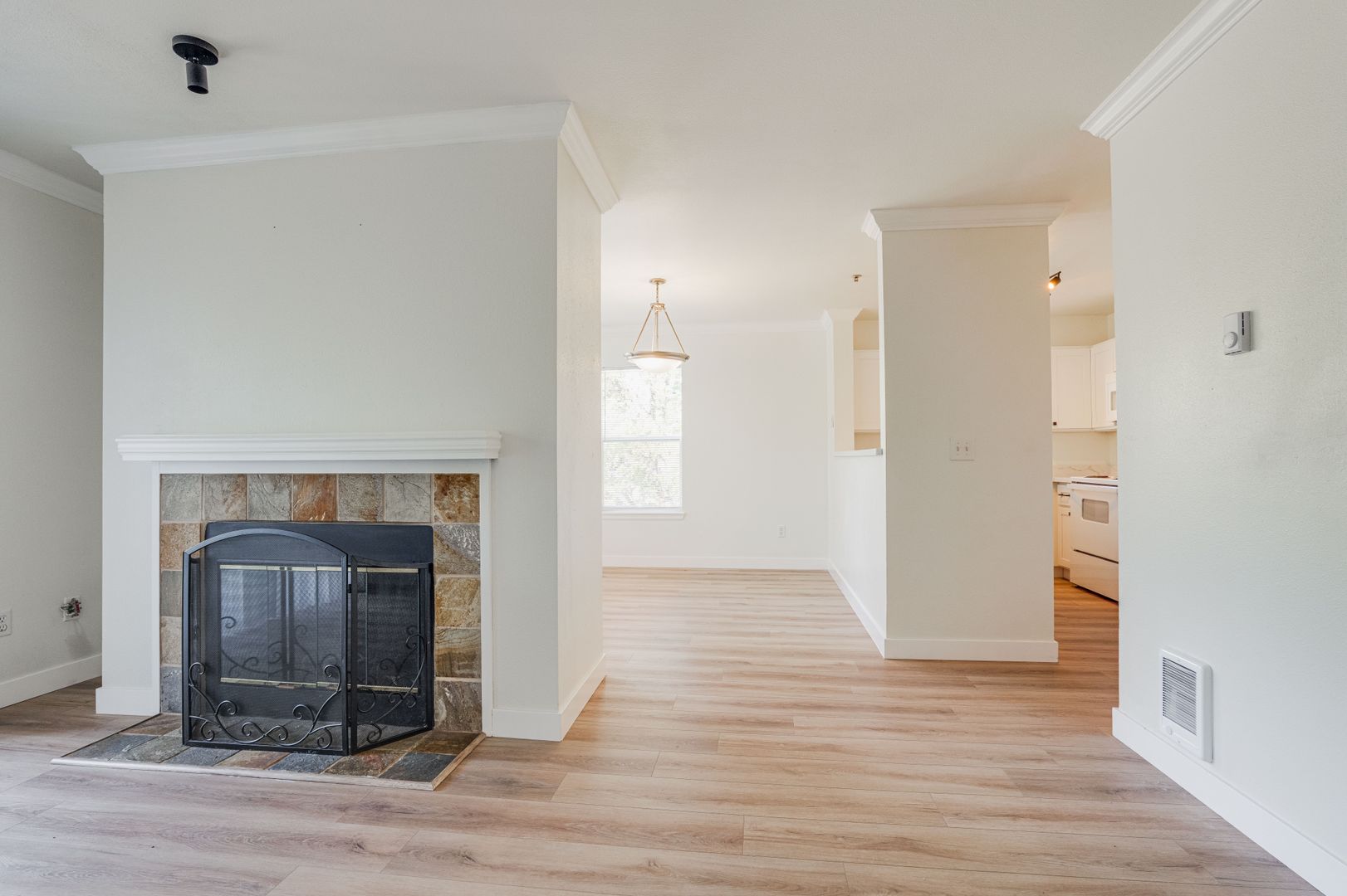 Federal Way House: 33020 10th Ave SW #U301