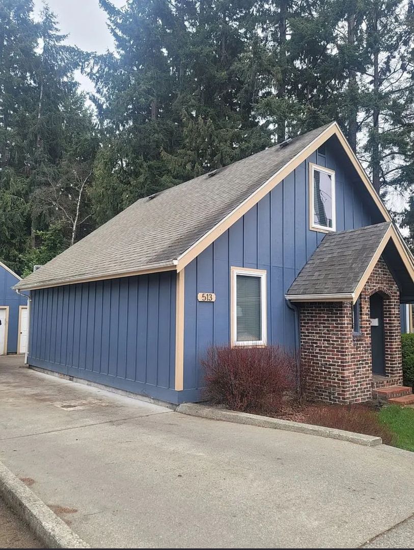 Puyallup House: 513 5th St NE