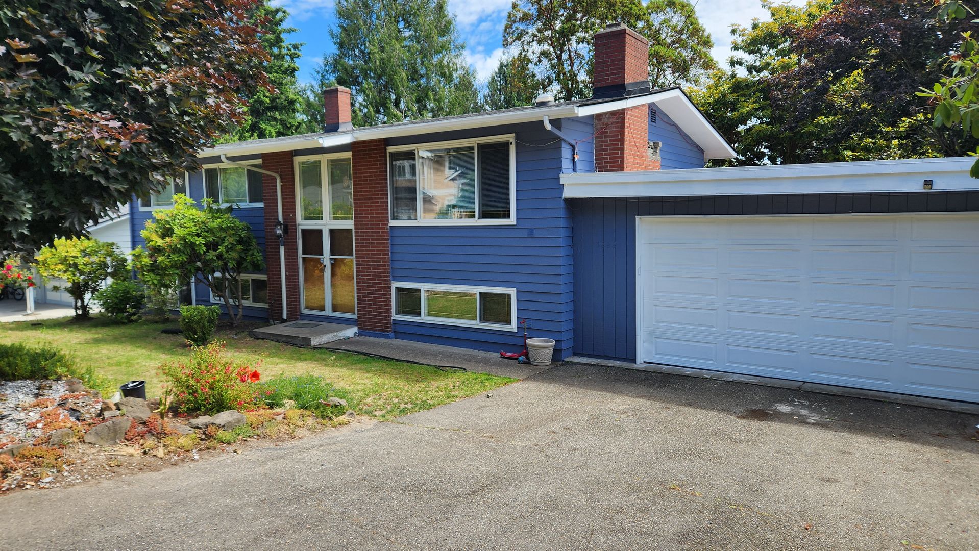 Burien Apartment: 15822 5th Pl S