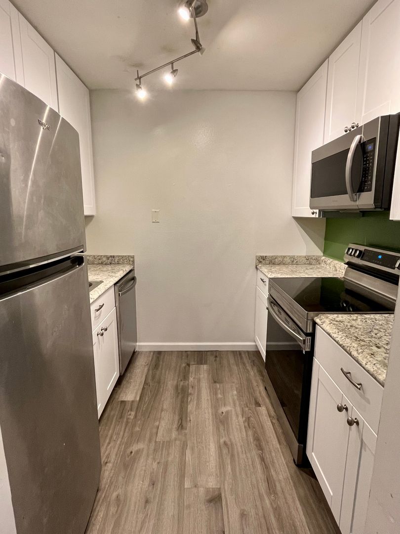 Lynnwood Condo: 4815 180th St SW APT L203