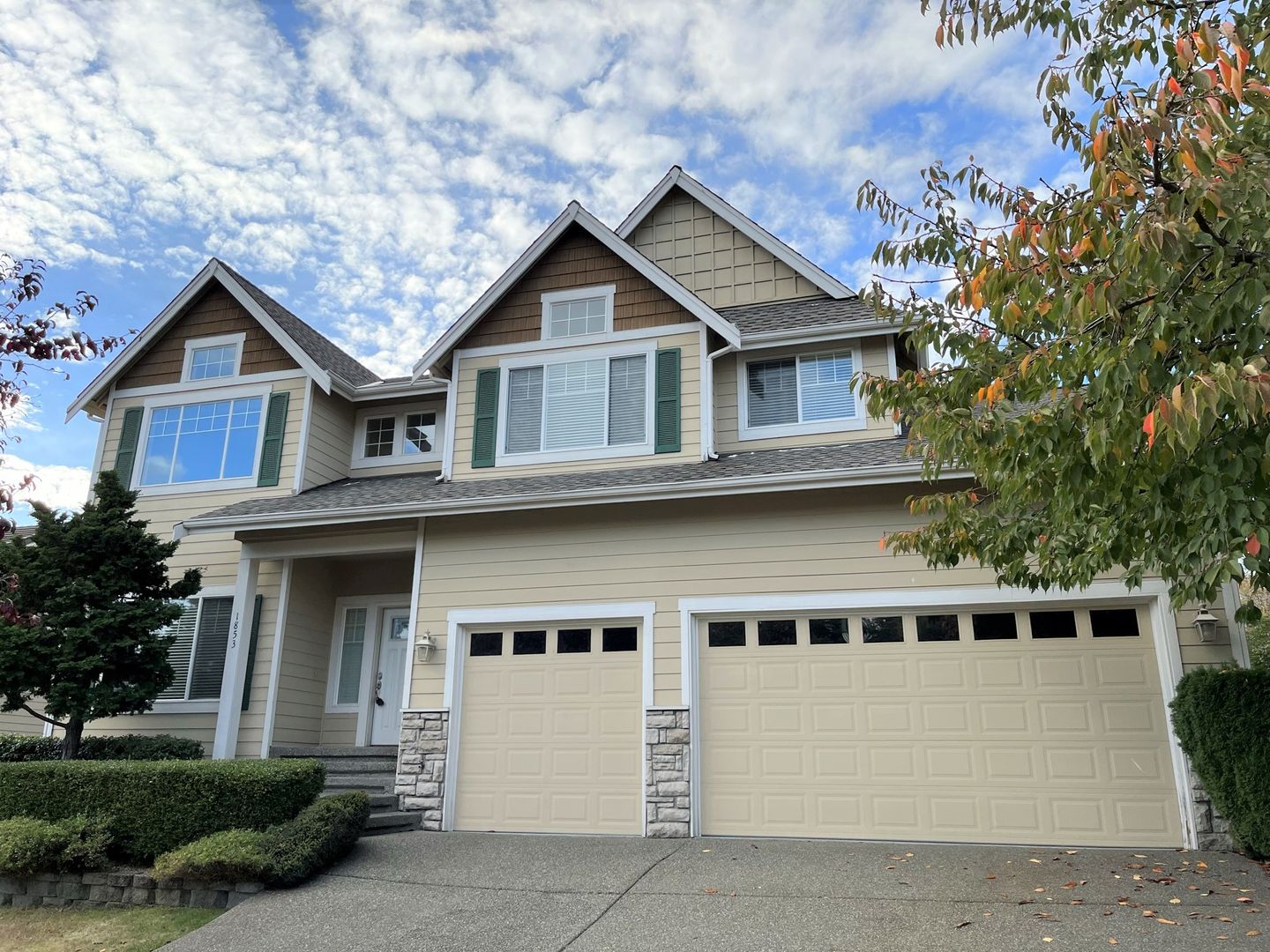 Tacoma House: 1853 Pointe Woodworth Dr NE