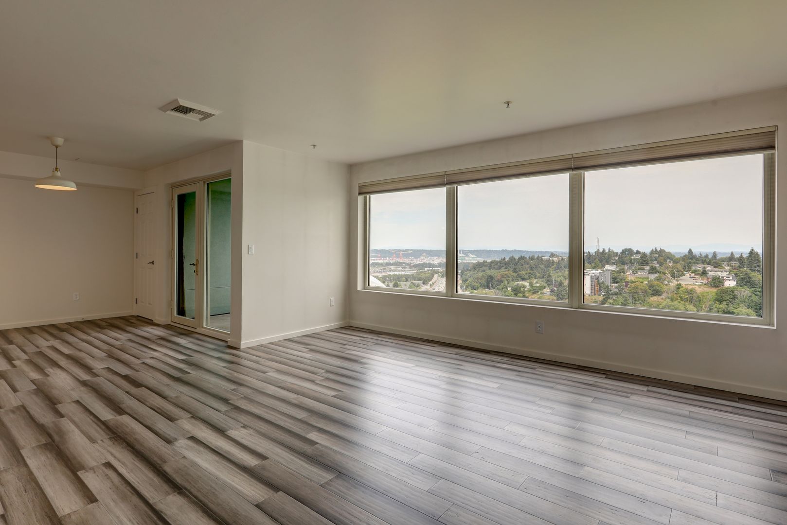 Tacoma Condo: 3201 Pacific Ave #1106