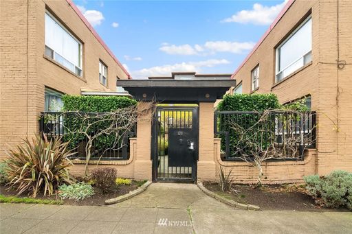 Charming 1bedroom Condo in CherryHill – photo 1