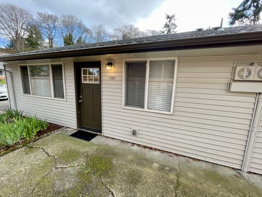Modern Duplex Living near JBLM - Newly Renovated 2 Bed, 1 Bath Unit! – photo 1
