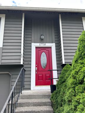 Beautifully Updated Fairwood Cul-de-Sac Home – Fresh Paint Throughout! – photo 1