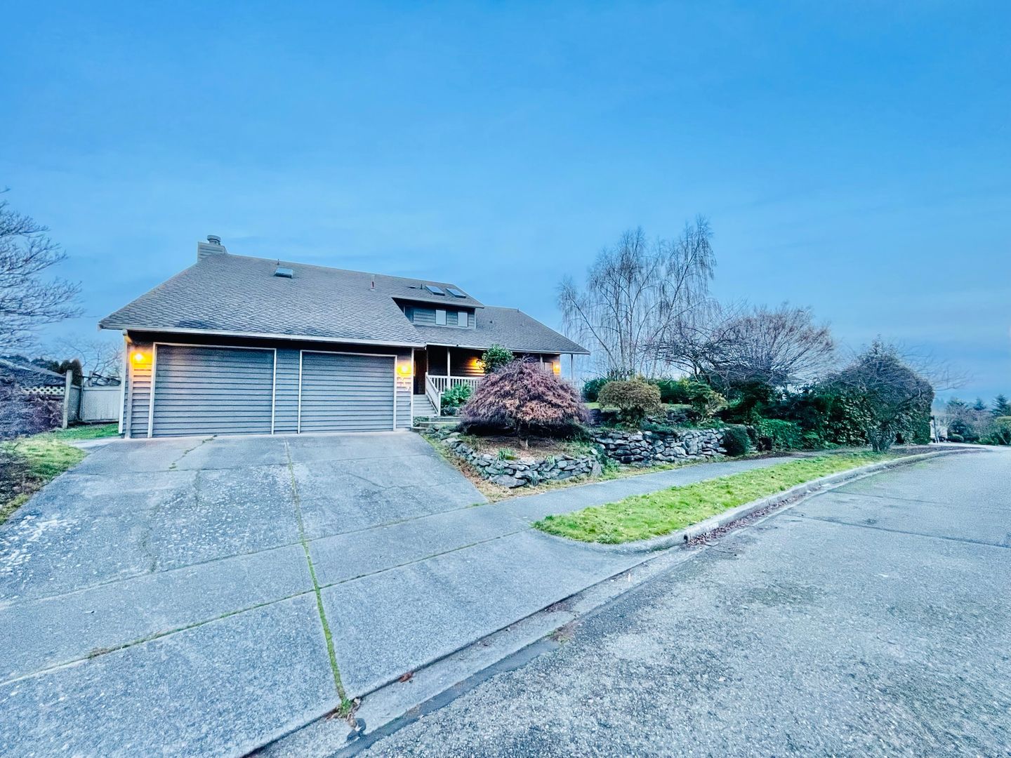 Tacoma House: 3717 Braeburn Dr NE