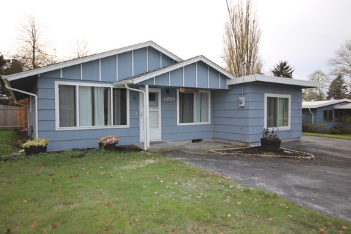 Tastefully updated Rambler with Fenced Yard, Federal Way – photo 1
