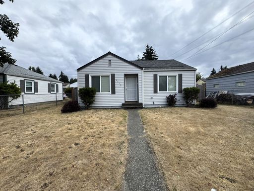 Charming 2-Bedroom Home with Private Yard in South Tacoma – photo 1