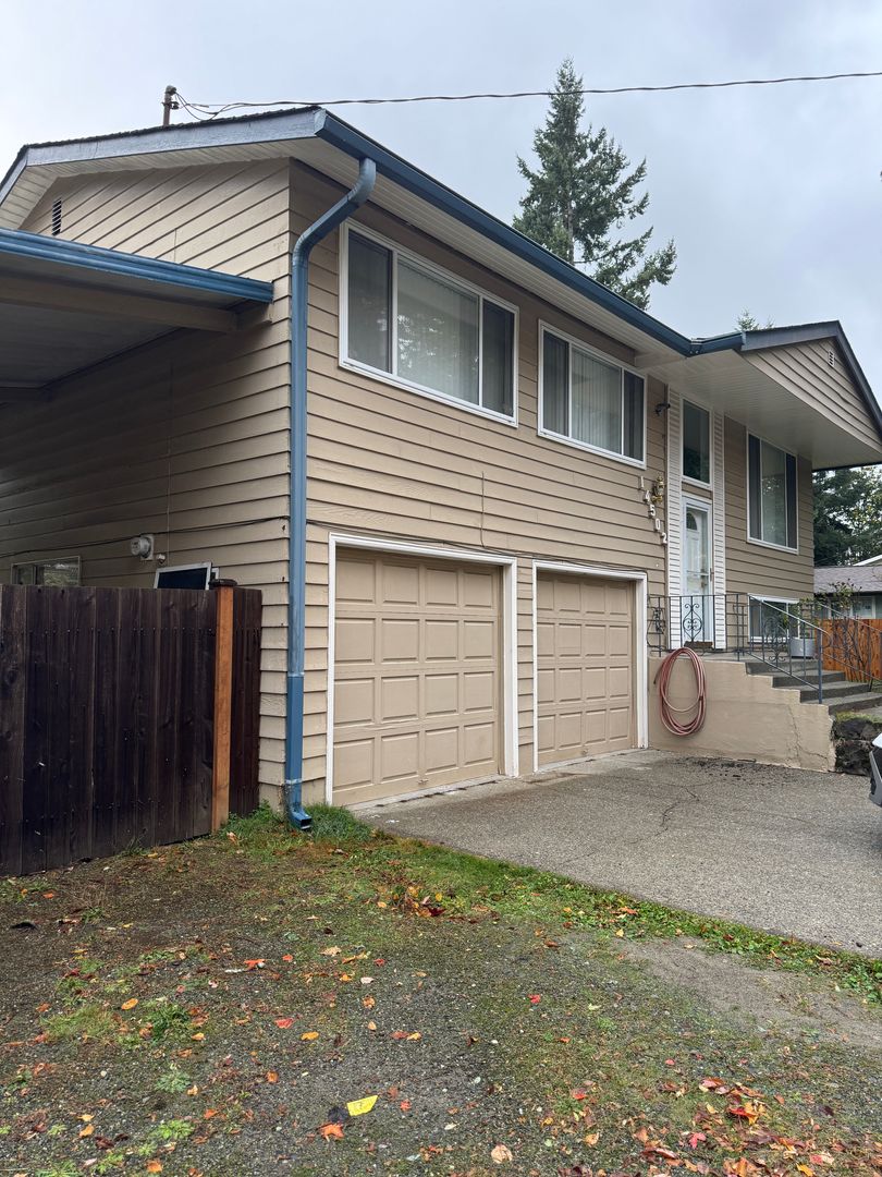 Bellevue House: 14502 Main St