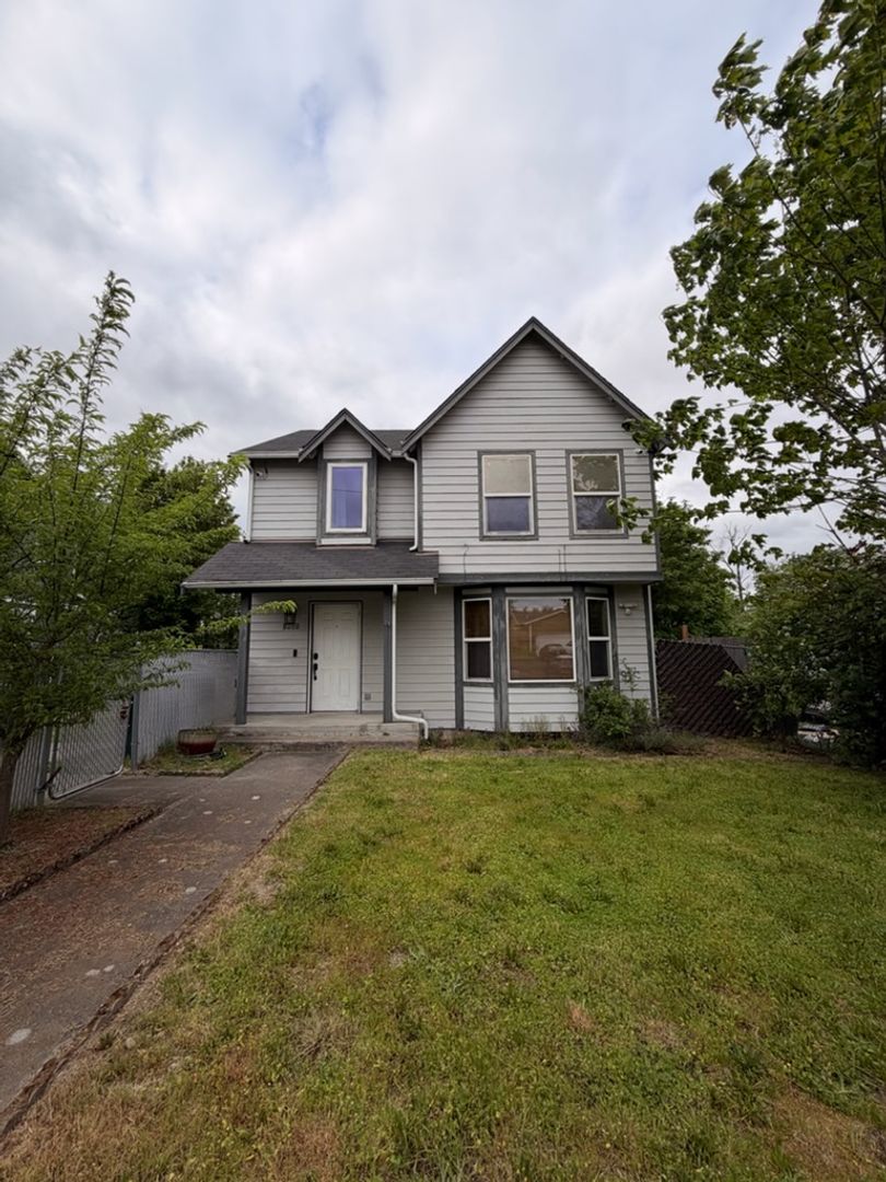 Tacoma House: 1405 E 38th St