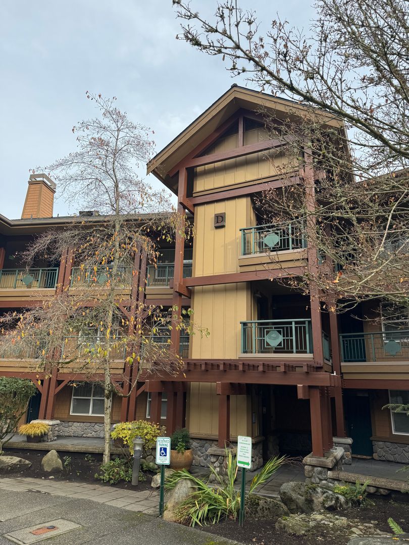 Issaquah Condo: 1000 Cabin Creek LN SW D207
