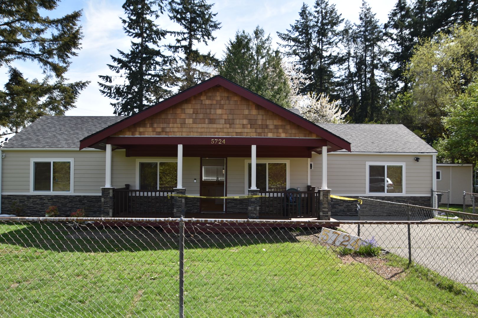 Lakewood House: 5724 Hillcrest Dr SW