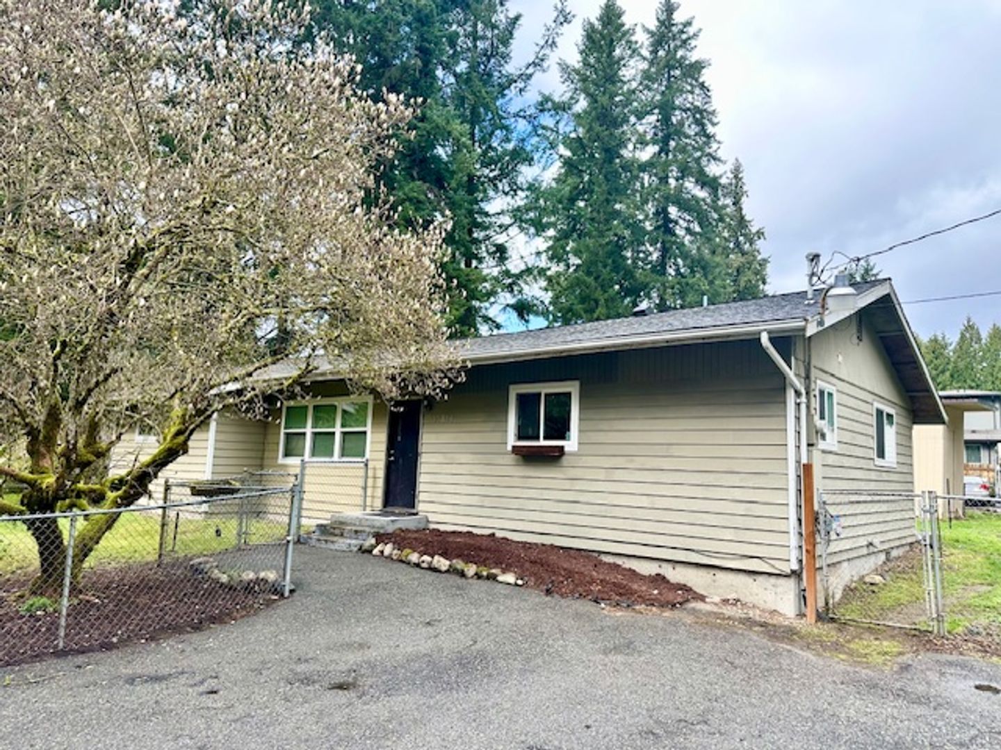 Renton House: 15814 SE 148th St
