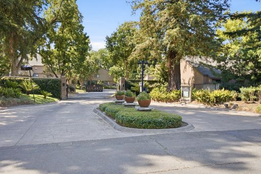 Best Darned 1 Bedroom Townhouse Deal Period – photo 1