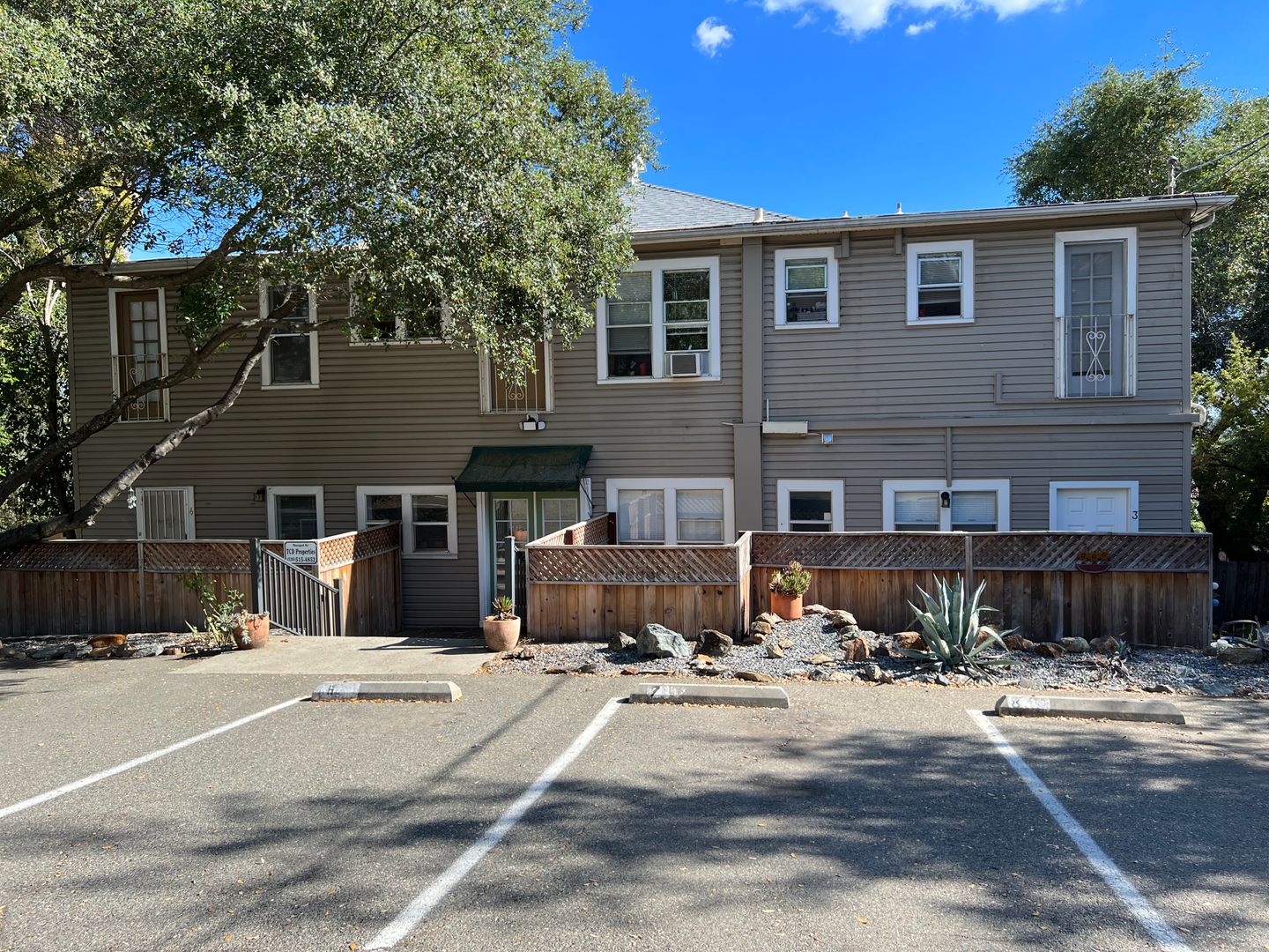 Auburn Apartment: 150-170 Foresthill Avenue