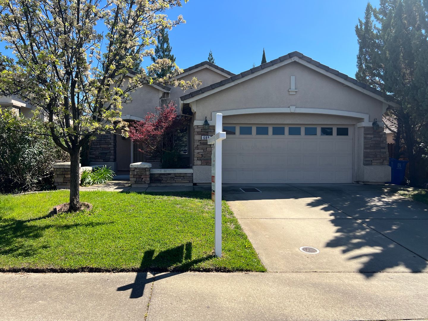 Folsom House: 689 Hillswick Circle