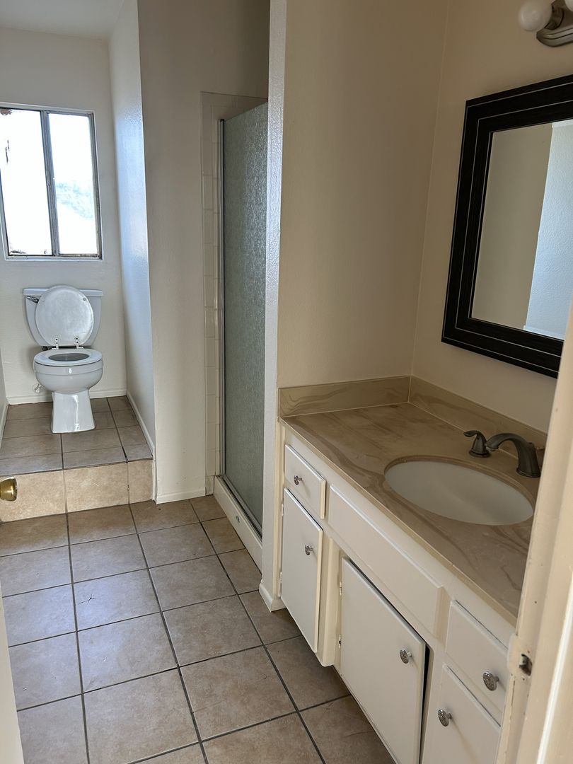 Santa Maria Apartment: 403 N Railroad Ave