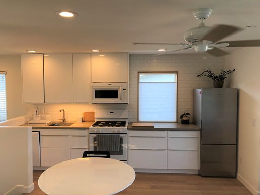 Large Upstairs Studio with Washer/Dryer - Great Views – photo 1