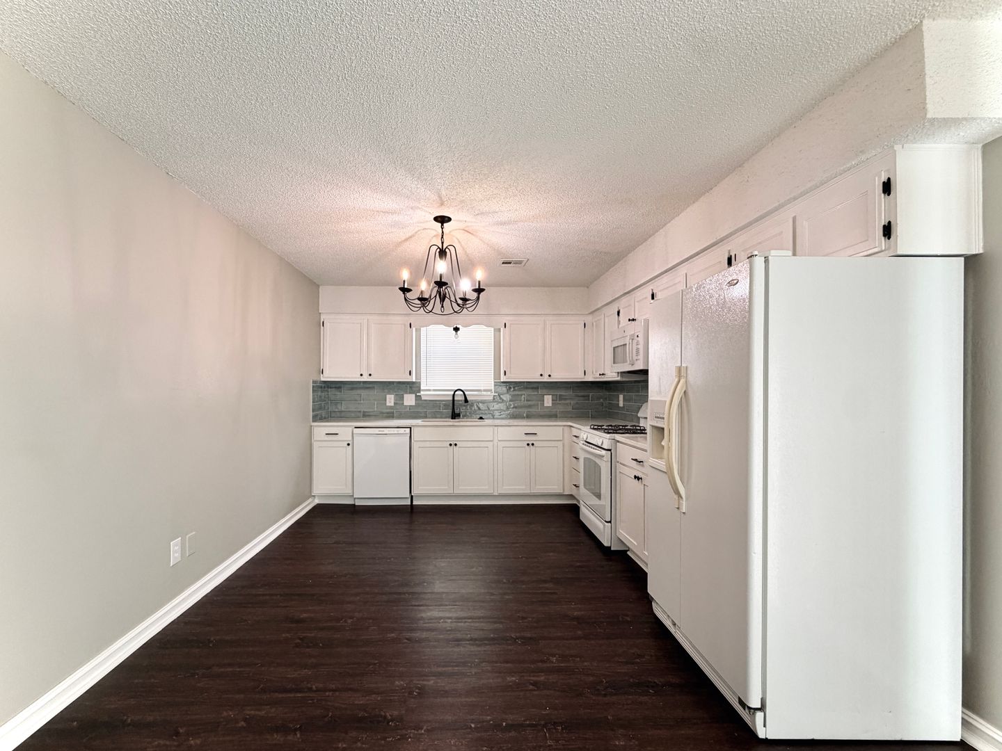 14018 S. Hickory Pl. 4 of 8