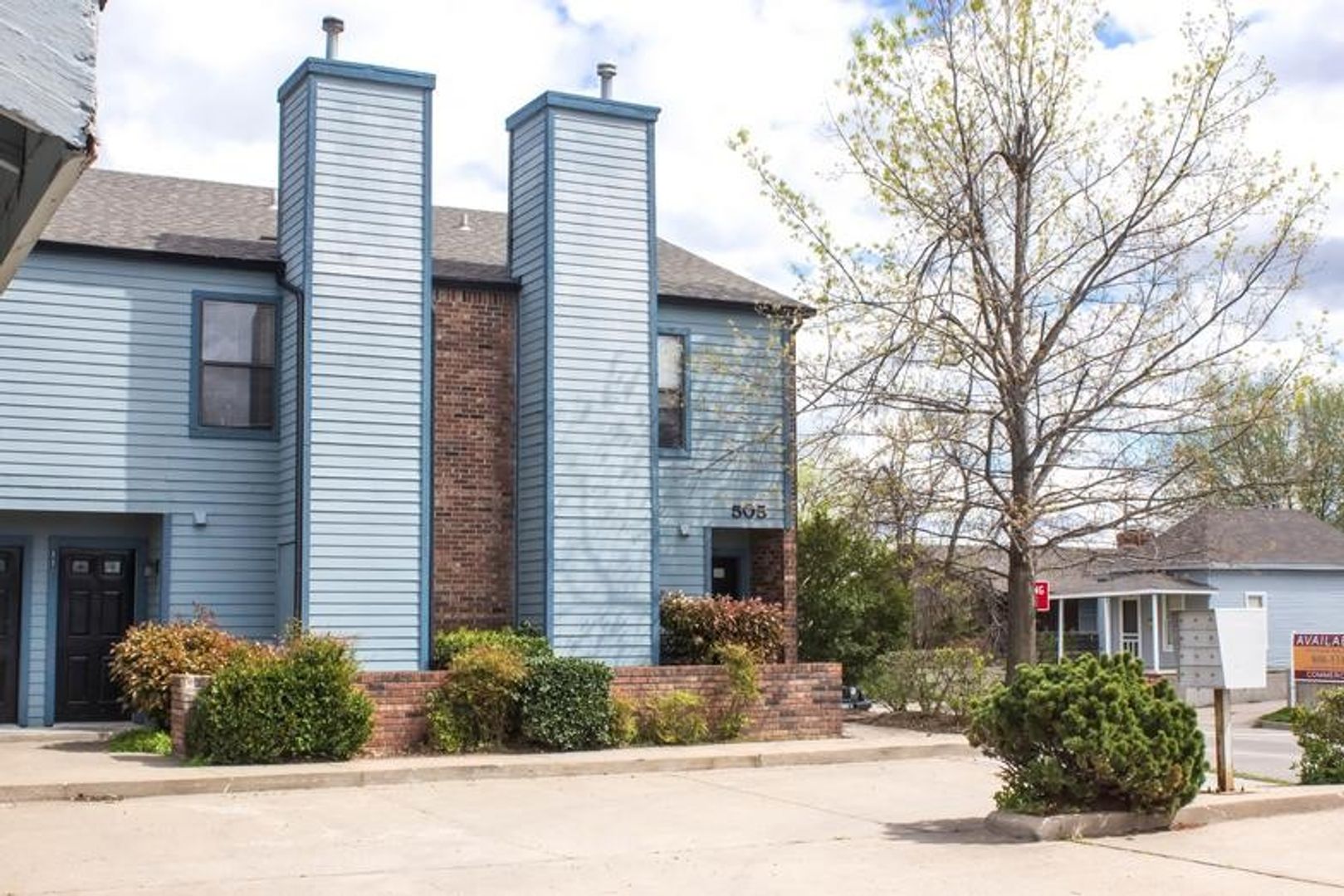 Charming 2 Bed / 1.5 Bath Townhome in Jenks – Great Location! 2 of 2