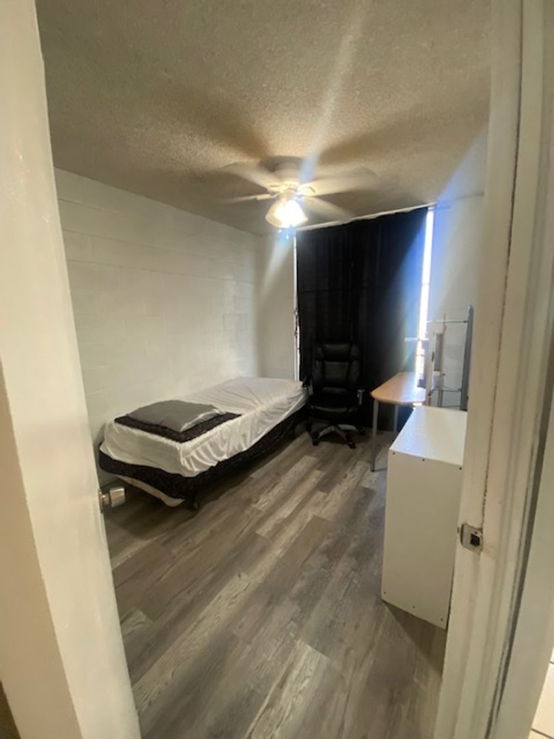 Honolulu Apartment: 1917 Algaroba St.