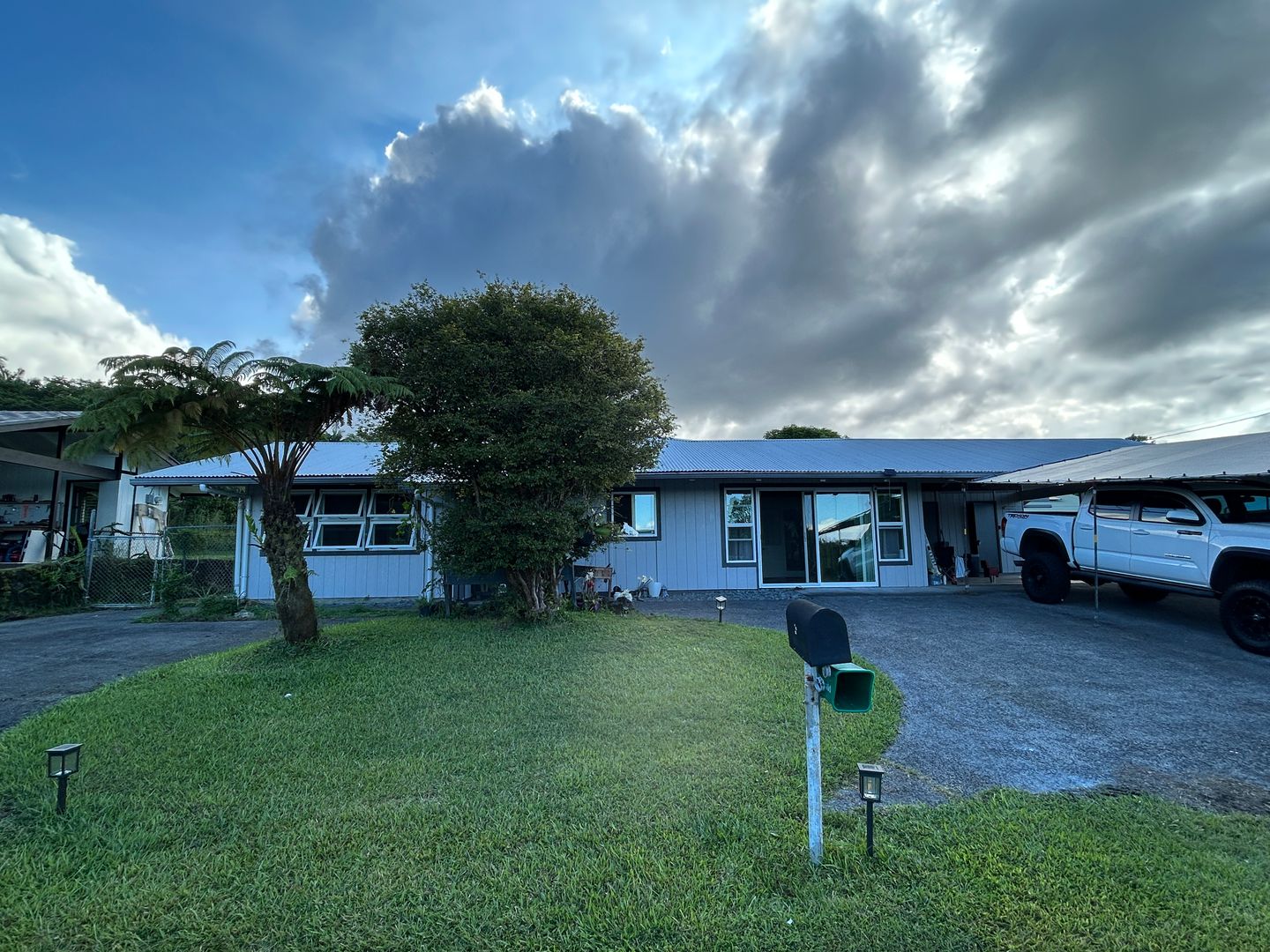 Hilo House: 166 Makalani St.
