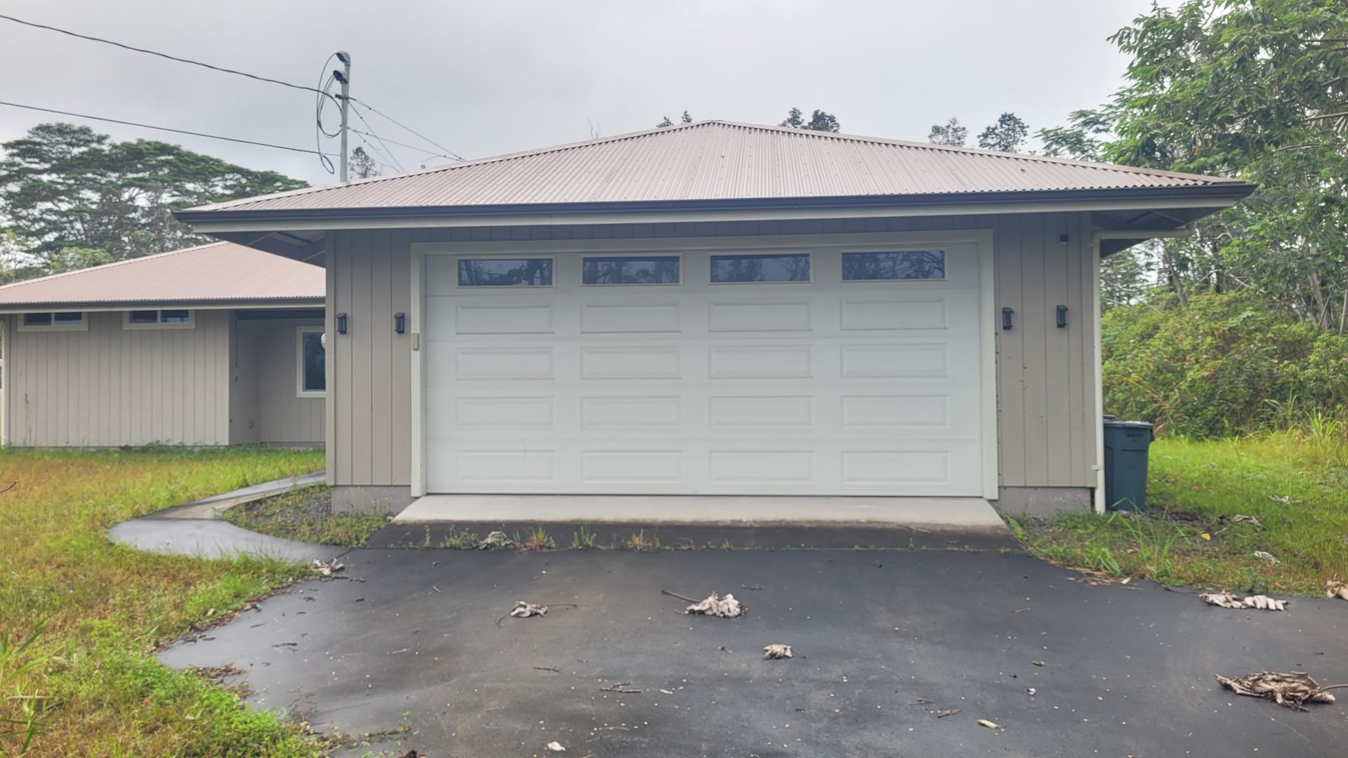 Keaau House: 16-1840 34th Ave.