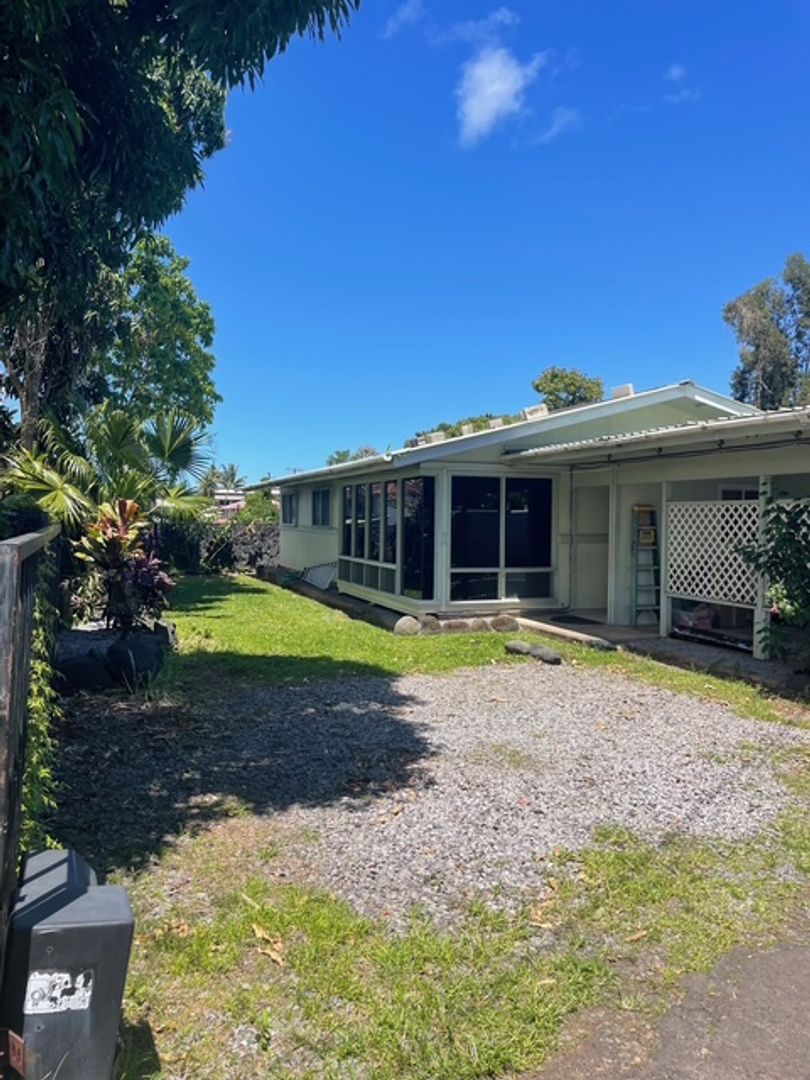 Hilo House: 655 A Hinano St.
