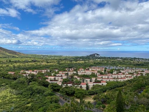 Beautiful 1/1 Penthouse unit at Makaha Valley Towers – photo 1