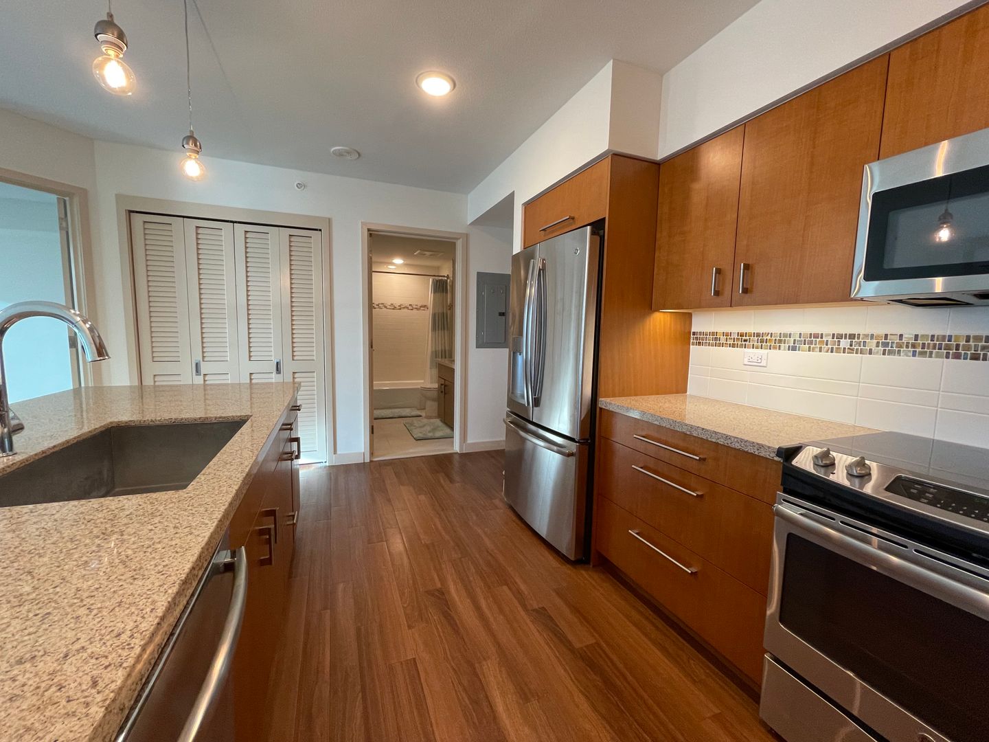 Honolulu House: 555 South Street unit 1509