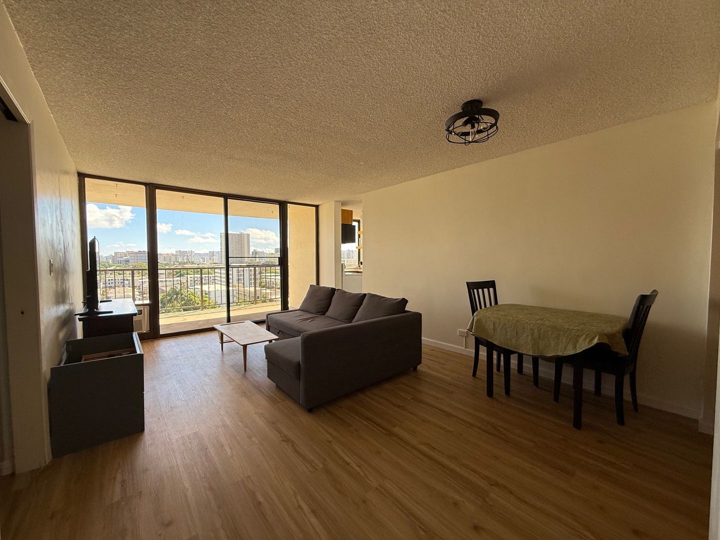 Honolulu Condo: 1201 Wilder Ave., #802
