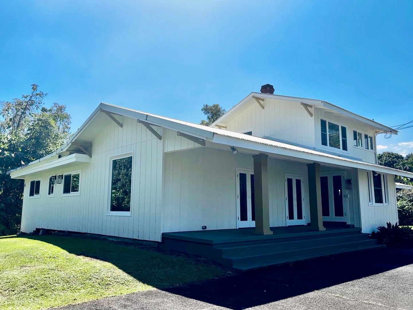 Hilo House: 210 Laehala St.