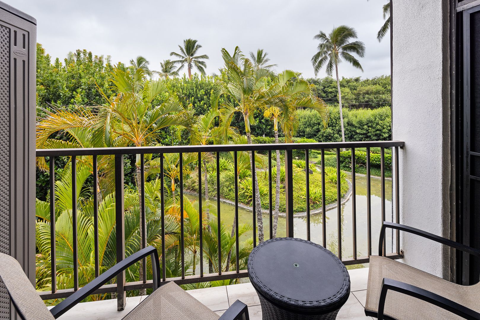 Kailua Condo: 1030 Aoloa Place #302A